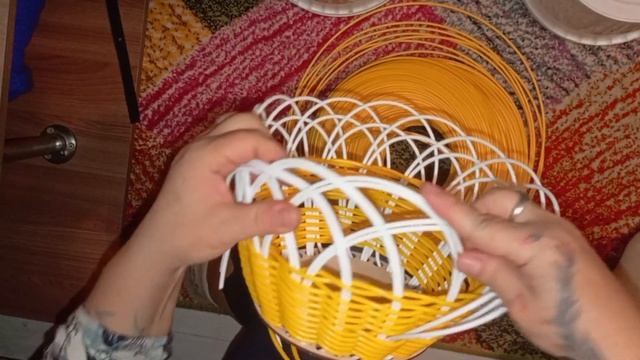 вазочка на донышке из ротанга для начинающих. часть 2. смотреть онлайн