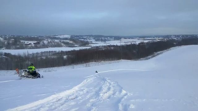 снегоходная зима . сноуборд по воде .снегоход SKANDIC 600 WT может и такое !!! смотреть онлайн