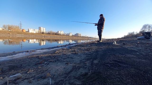 Москва река! Рыбалка на отводной поводок! Март 2022 смотреть онлайн