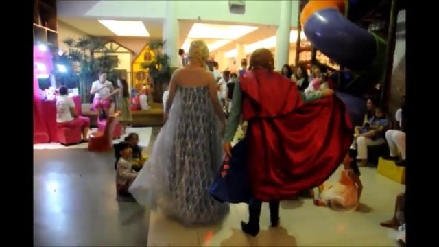 Elsa e Anna - Era Uma Vez Princesas - Personagens vivos смотреть онлайн