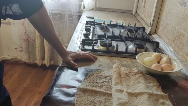 Лаваш с грибами, яйцами и луком смотреть онлайн