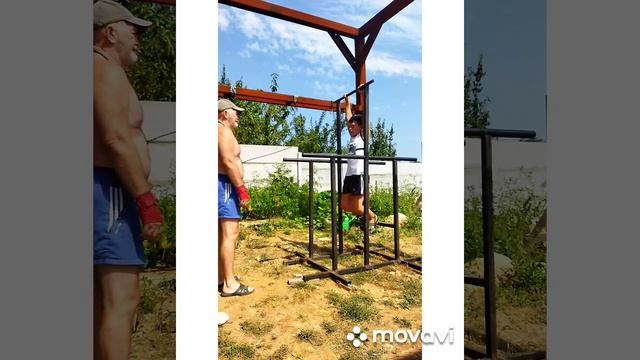 совместная тренировка отца и сына на брусьях и перекладине??✊ смотреть онлайн