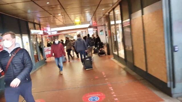Пункт приема украинских беженцев город Гамбург (Германия) 7 апреля 2022 год смотреть онлайн