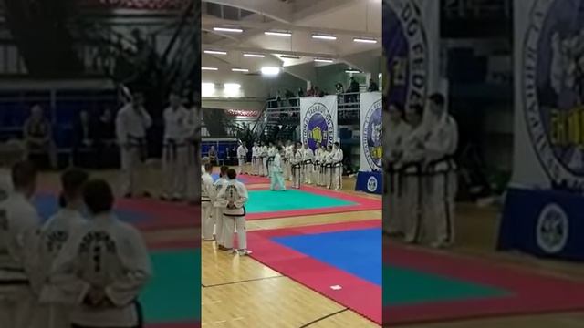 Сыну вручают черный пояс смотреть онлайн