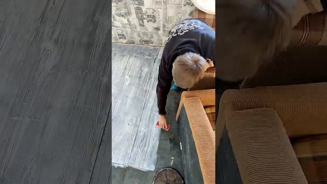 Как сделать декоративную покраску пола ?) Имитация структуры дерева) #shorts смотреть онлайн