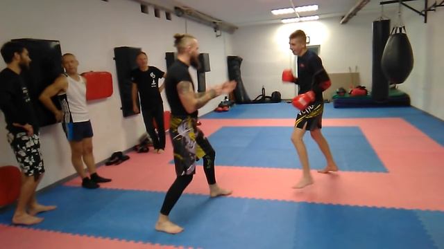 Что, - Вин Чун против бокса не работает?... | Wing Chun vs Box смотреть онлайн