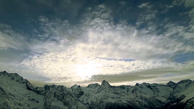 Невероятный закат в горах Домбая (Кавказ) 4K смотреть онлайн