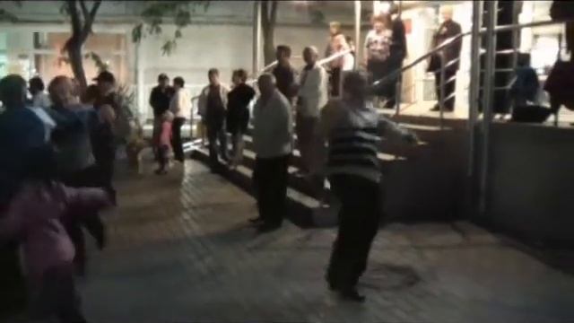 ГЕЛЕНДЖИК РУЛИТ или ВЕЧЕР В КРУГУ ДРУЗЕЙ))) смотреть онлайн