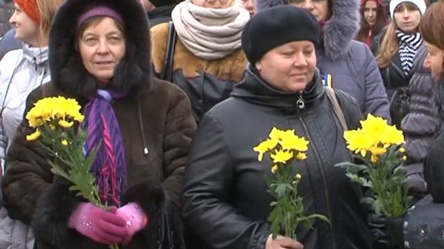 В Харькове торжественно встретили бойцов 22-го батальона терробороны смотреть онлайн