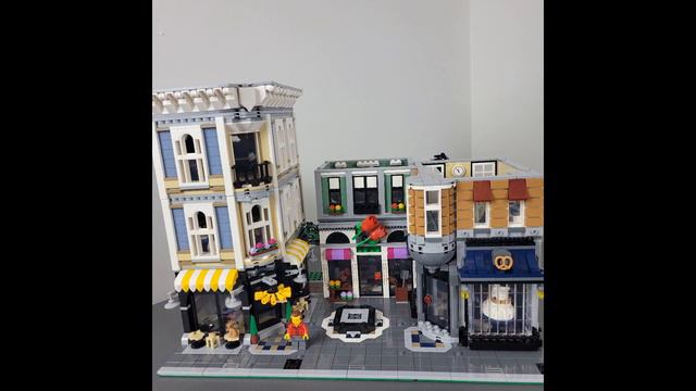 FSBB - Creator Expert Assembly Square - Modular with a bakery, florist’s shop, café, and many more смотреть онлайн