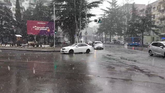 А снег идёт ❄❄❄#Грузия# Кутаиси смотреть онлайн
