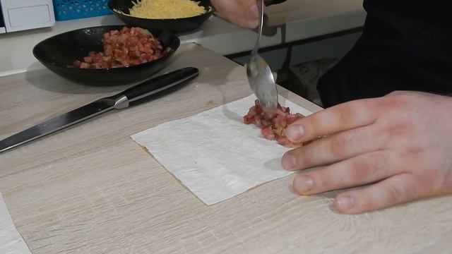 Жареные трубочки из лаваша с сыром и колбасой #жареныетрубочки смотреть онлайн