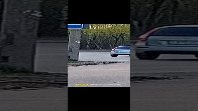 я пока гулял ехал ехал и увидел мотоцикл