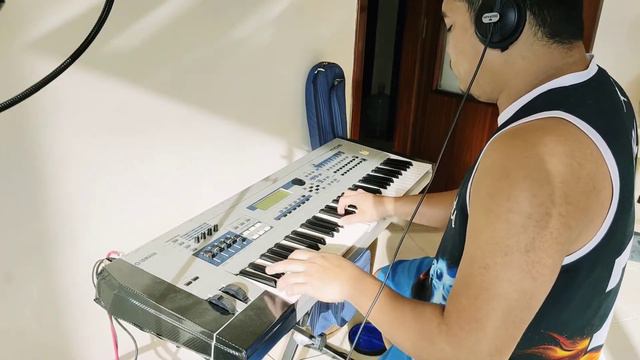 Yamaha MO6 All Piano and Epiano sounds смотреть онлайн