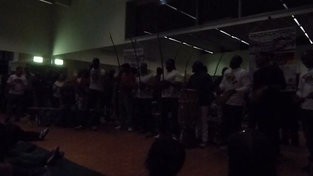 abada capoeira MACACO NÃO DA PRA VOLTAR NO TEMPO смотреть онлайн