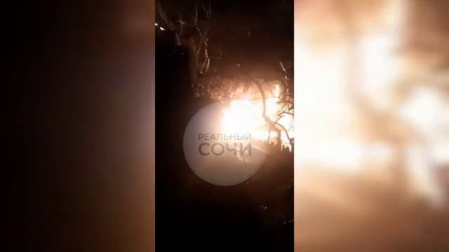 В Сочи на горе Ахун сгорело летнее кафе смотреть онлайн