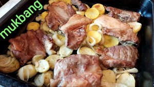 МУКБАНГ жареная свиная шейка/ОБЖОР картошка и макароны