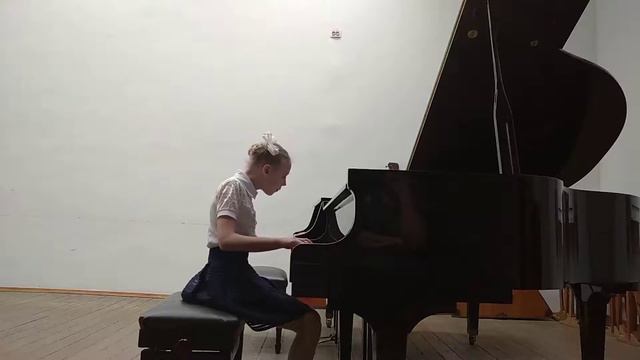 Стовбур Полина, 11 лет. Д. Кабалевский. Клоуны. Преподаватель Ивершина В. И. смотреть онлайн