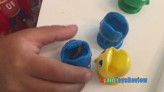 LET'S GO FISHING GAME with Surprise Eggs Opening and Learn Colors смотреть онлайн