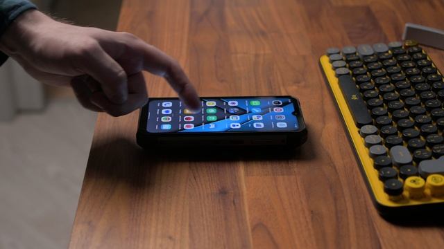 FOSSIBOT F102 — противоударный смартфон с фонарем и шустрым железом смотреть онлайн