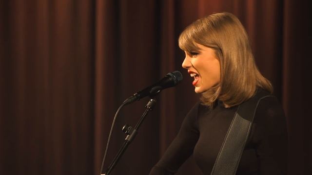 Taylor performs "Blank Space" at The GRAMMY Museum смотреть онлайн