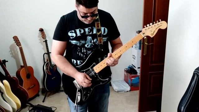 Squier Stratocaster Classic Vibe 70's смотреть онлайн
