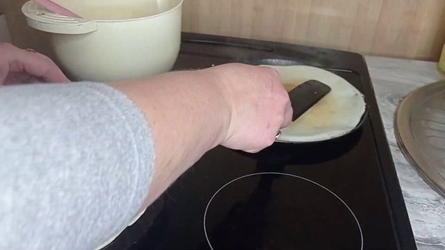 Бендерики- або млинці з м'ясом у вигляді трикутників! смотреть онлайн