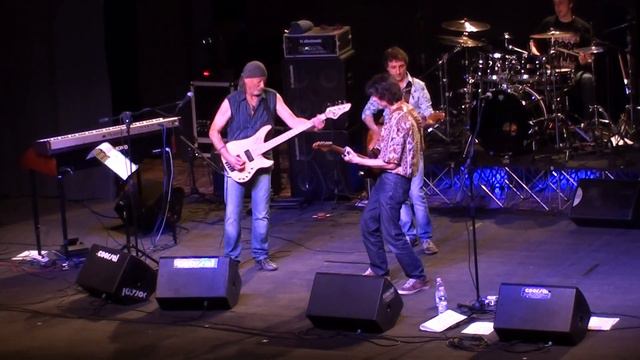 Roger Glover, Tolo Marton, Simone Bistaffa, Andrea De Marchi - When life gets to the bone. смотреть онлайн