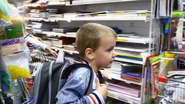 "Снова в школу": Новосибирский Совет Молодежи СГК собирает детей в школу смотреть онлайн