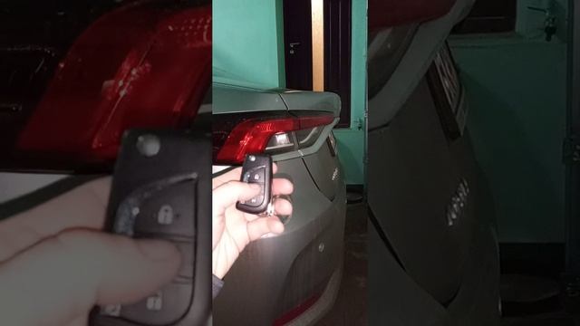 Toyota Cotolla e210 полное открывание багажника с пульта штатной сигнализации смотреть онлайн