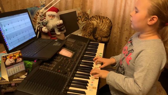 SOFT MOZART Winter Recital 2019-2020 Milana (6). "Мой кот" двумя руками по нотам с сольф смотреть онлайн