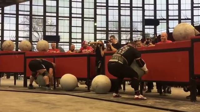 2017 Masters Worlds Strongest Man Atlas Stones: Zydrunas Savickas vs Vidas Blekaitis смотреть онлайн