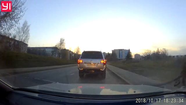 Езда по тротуару смотреть онлайн
