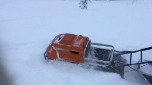 Мотобуксировщик Барс Следопыт М Склизы в глубоком снегу