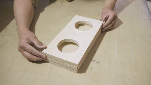 Подставка с мисками для домашнего питомца. Из фанеры своими руками. Доволен ли кот? смотреть онлайн