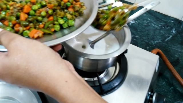Kuzhi Paniyaram | குண்டு குண்டான குழி பணியாரம் recipe in Tamil by AARTHI CAFE Recipe No - 60 смотреть онлайн