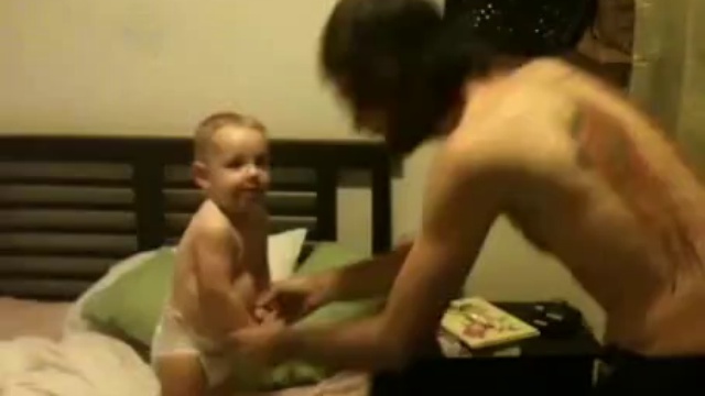 Папаша силой мысли двигает ребенка смотреть онлайн