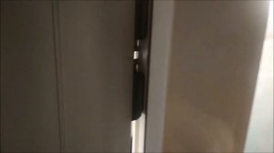 Установка ручки и защелки балконной двери.