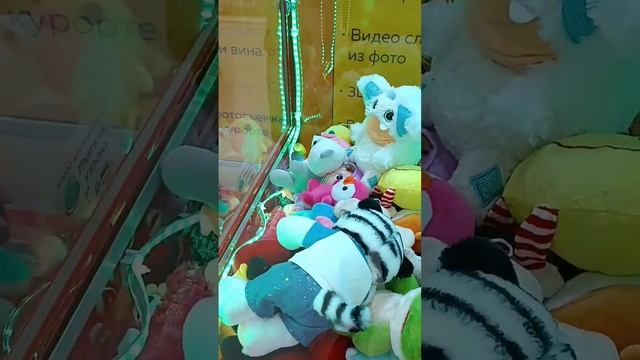 Как достать игрушку если она на краю лунки??было много зрителей? смотреть онлайн