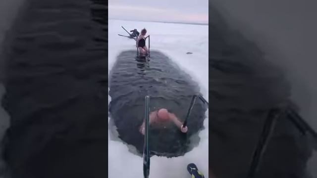 Купание в проруби 19 января 2016 года смотреть онлайн