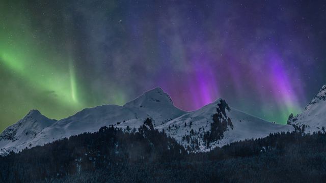 Северное Сияние В Горах. смотреть онлайн