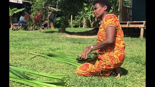 Preparing pandanus for weaving смотреть онлайн