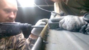 КЛЕПАЕМ ЛОДКУ ПЕРФОРАТОРОМ)))КАЗАНКА 5М2#ремонтказанки#клепаемперфораторомлодку казанка 5м2