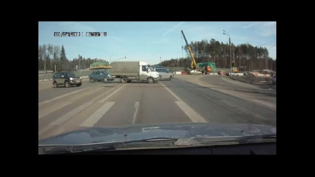 к664ск76 не дал закончить проезд перекрестка. смотреть онлайн