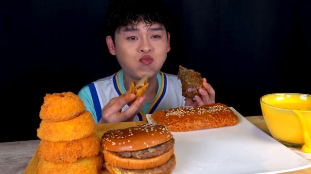 ASMR 치즈불닭쌈 짜파게티쌈?맥도날드 빅맥 치즈버거 어니언링 먹방~ McDonald’s Cheese Burger Big Mac With Spicy Noodles MuKbang! смотреть онлайн