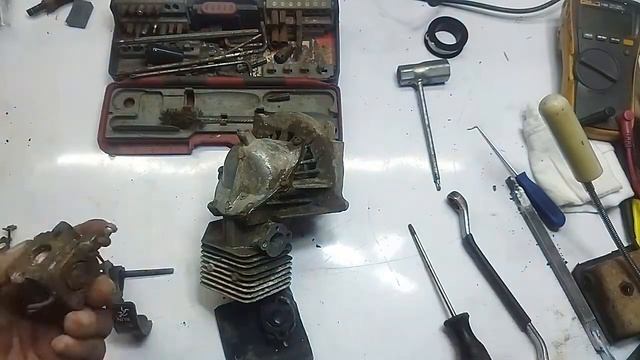 HOW TO REMOVE PISTON AND OIL SEAL IN HOMELITE GRASS TRIMMER смотреть онлайн