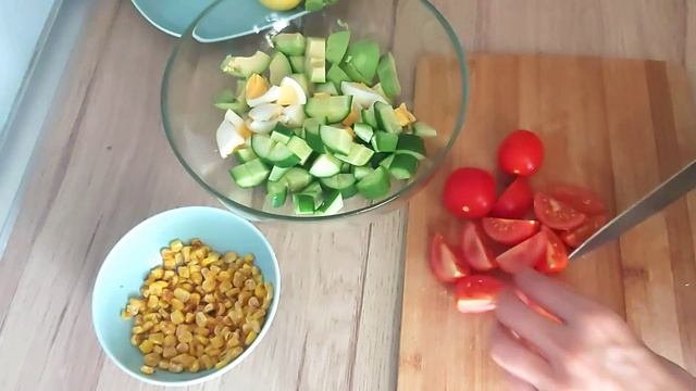 Овощной салат с авокадо и яйцом. Быстро и вкусно! Avocado salad / salad recipe смотреть онлайн