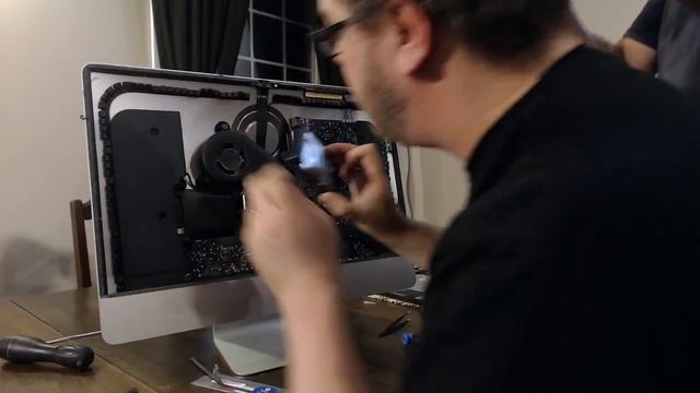 iMac 21.5" Late 2012 SSD Upgrade смотреть онлайн