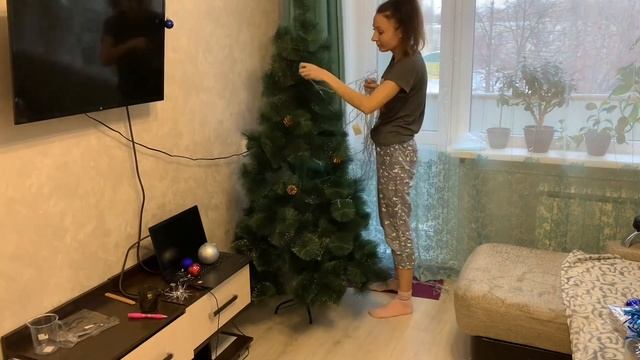 Бюджетный ремонт в коридоре/Проверяю Лайфхак из ТикТока/Убираю новогодние украшения,ёлку/Мотивация смотреть онлайн