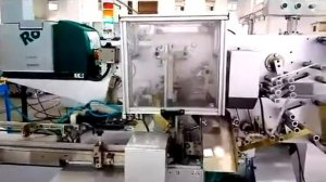 Упаковка шоколадных пластинок в алюминиевую фольгу и бумагу